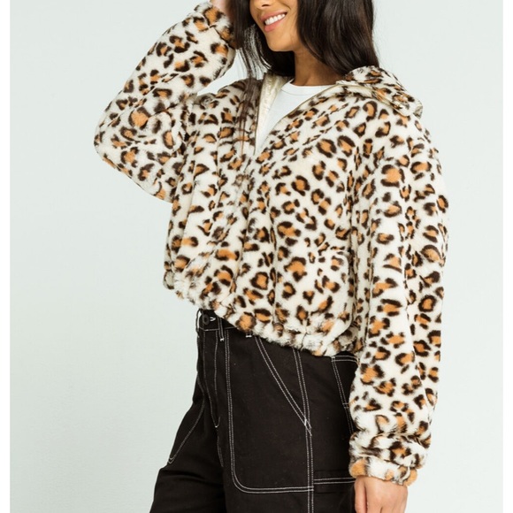 No.One.Cares. New Leopard Print Bomber Jacket  Fuzzy Soft Short Crop Size S - Picture 2 of 9